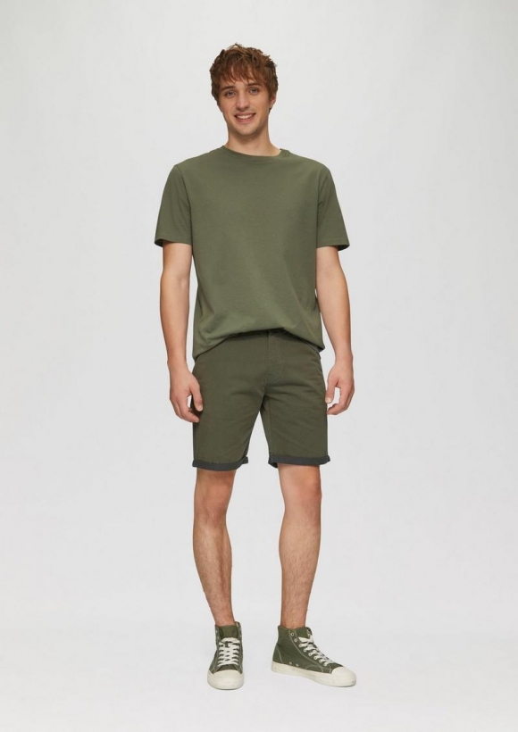 s.Oliver Chino-Shorts aus Baumwolle mit fixiertem Umschlag - olivgrün