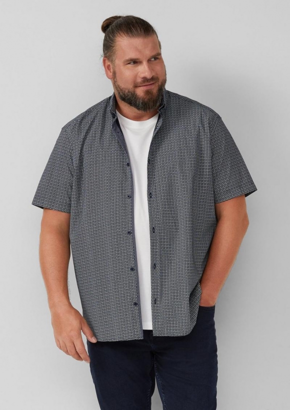 s.Oliver Regular Fit: Gemustertes Kurzarmhemd aus Baumwolle mit Button-Down-Kragen - navy