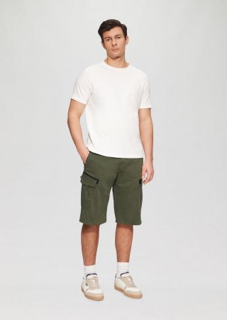 s.Oliver File: Cargo-Shorts im Relaxed Fit - olivgrün
