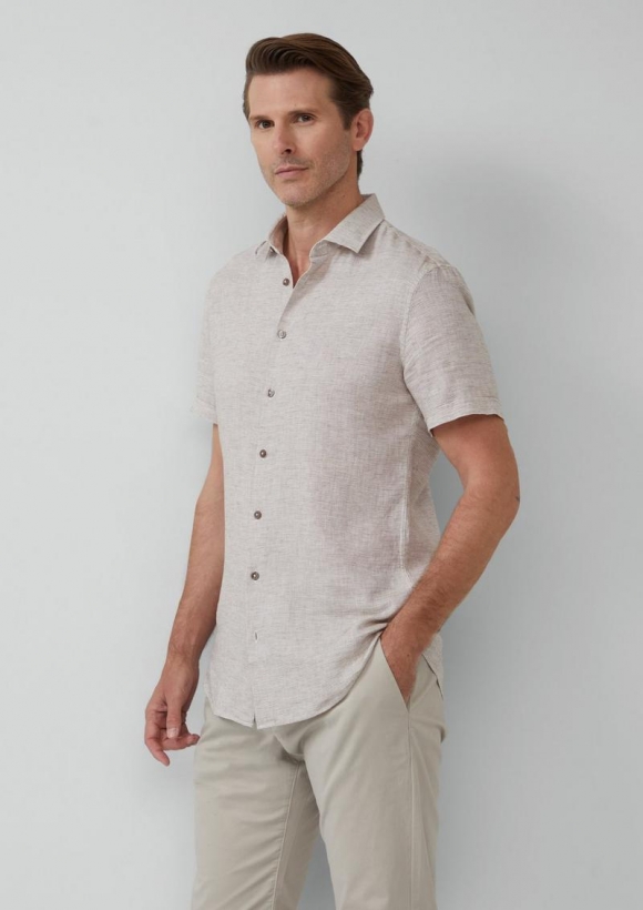 s.Oliver Tailored Fit: Strukturiertes Kurzarmhemd aus Leinemix - sandstein