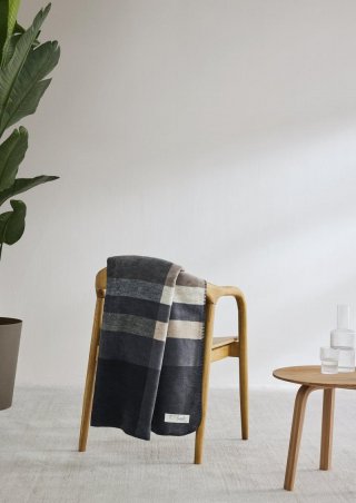 s.Oliver Weiche Decke aus Jacquard - braun