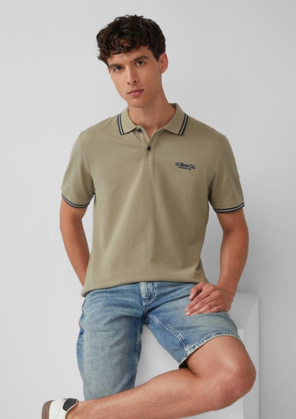 s.Oliver Piqué-Poloshirt mit Kontrastdetails und Logo - olivgrün