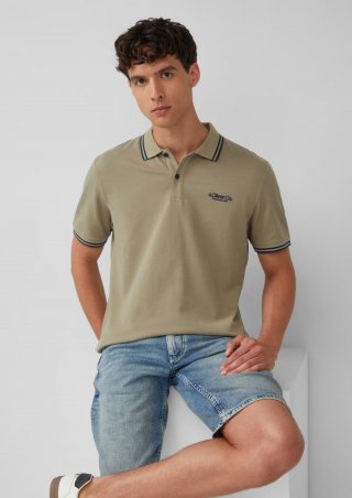 s.Oliver Piqué-Poloshirt mit Kontrastdetails und Logo - olivgrün