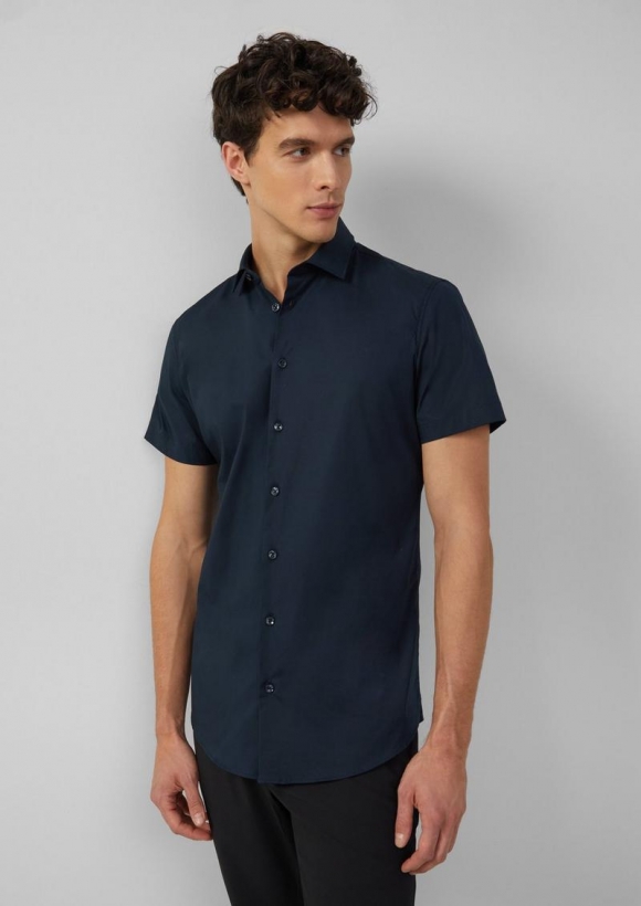 s.Oliver Tailored Fit: Feines Kurzarm-Hemd aus hochwertigem Baumwollstretch - navy