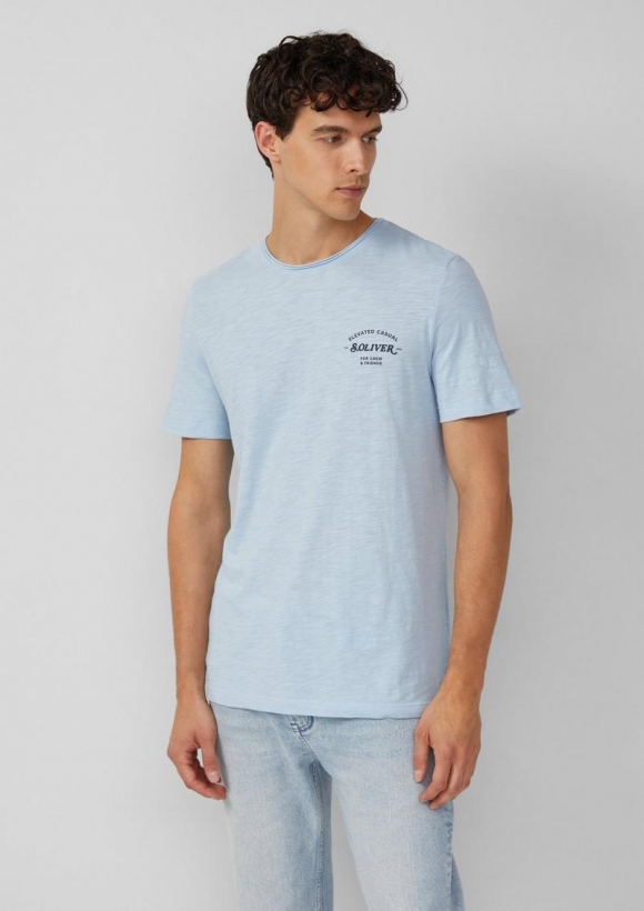 s.Oliver Meliertes T-Shirt mit Rollkante und Frontprint - hellblau