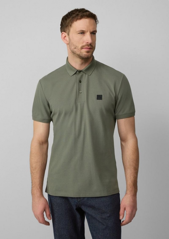 s.Oliver Piqué-Poloshirt aus Baumwollstretch mit Label-Patch - olivgrün