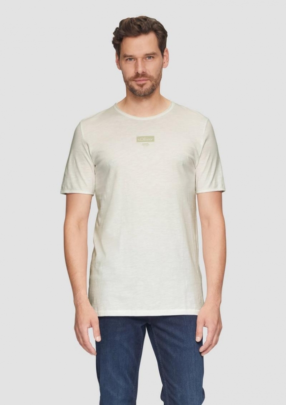 s.Oliver Logo-Shirt mit Rollkante und Flammgarnstruktur - weiß
