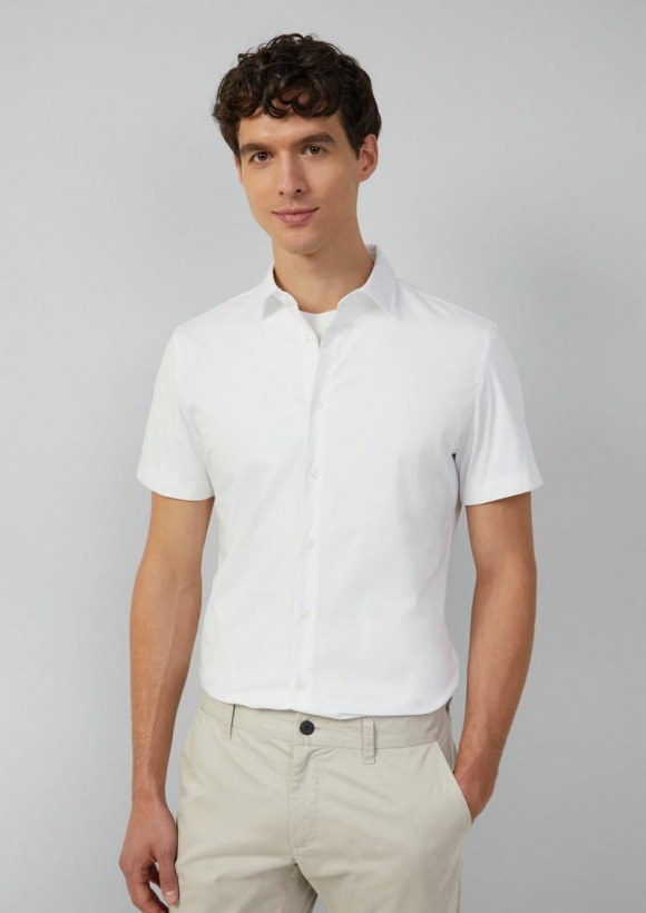 s.Oliver Tailored Fit: Feines Kurzarm-Hemd aus hochwertigem Baumwollstretch - weiß
