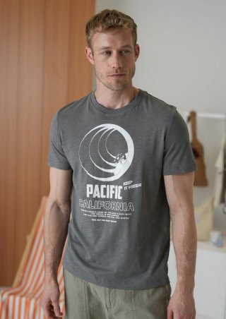 s.Oliver Baumwoll-T-Shirt mit Frontprint und Flammgarnstruktur - grau meliert