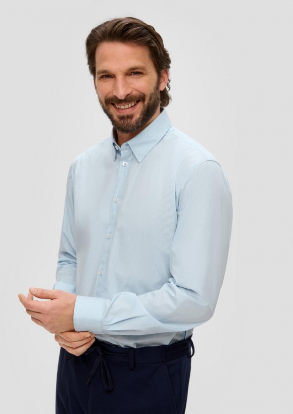 s.Oliver Gestreiftes, elastisches Hemd aus Baumwollmix - himmelblau