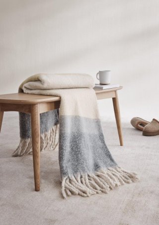 s.Oliver Karierte Decke mit Fransen - beige