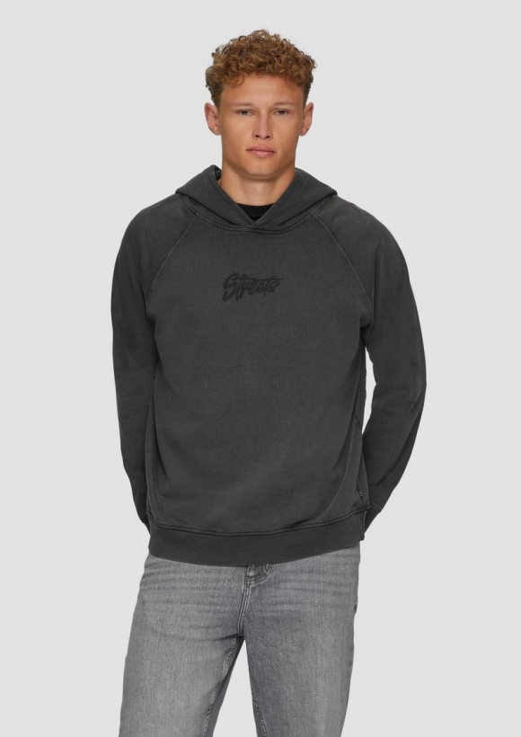 s.Oliver Gewaschener Hoodie mit Frontdruck - dunkelgrau
