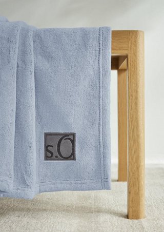 s.Oliver Weiche Decke mit Logo-Detail - hellblau