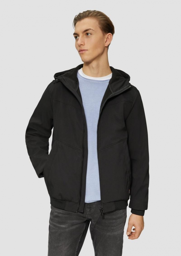 s.Oliver Softshelljacke mit Kapuze und Rippbündchen - schwarz