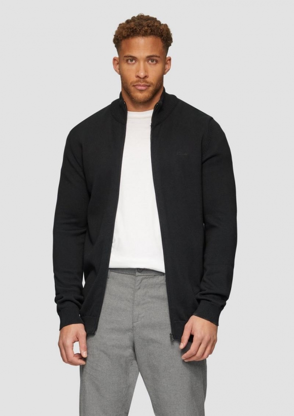s.Oliver Strickjacke mit Stehkragen und Logo-Detail - schwarz