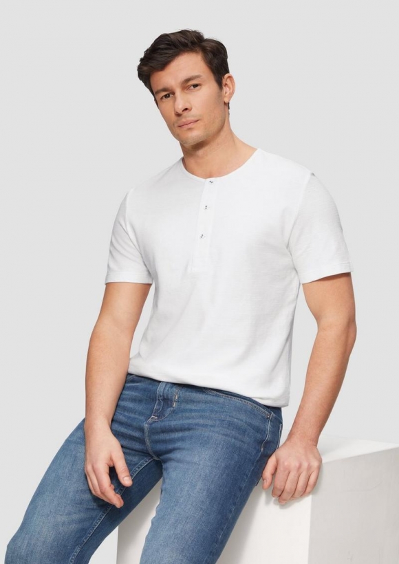 s.Oliver Henley-T-Shirt mit Flammgarnstruktur - weiß