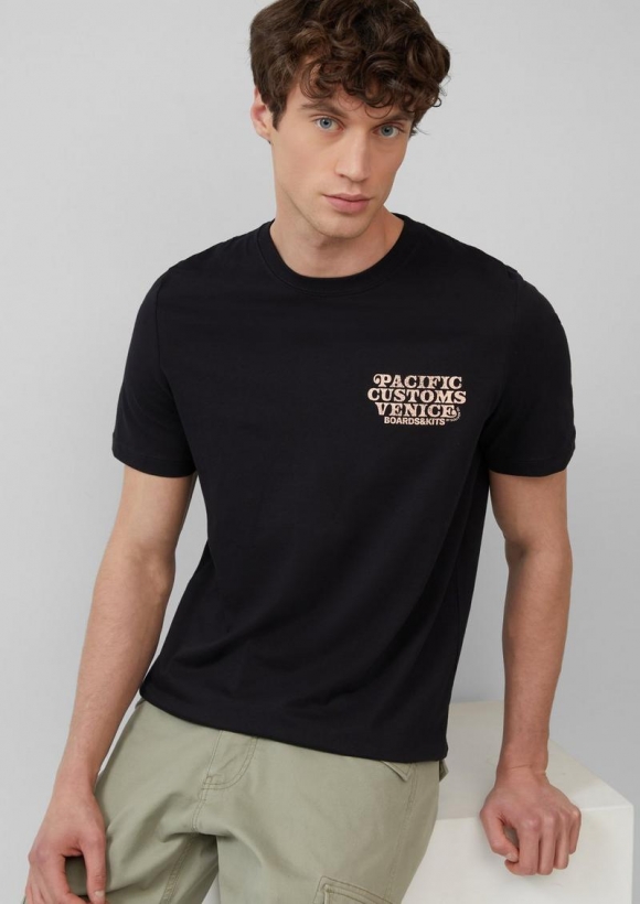 s.Oliver Baumwoll-T-Shirt mit Crewneck und Artwork - schwarz