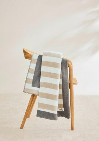 s.Oliver Kuschelige Decke aus Jacquard - braun