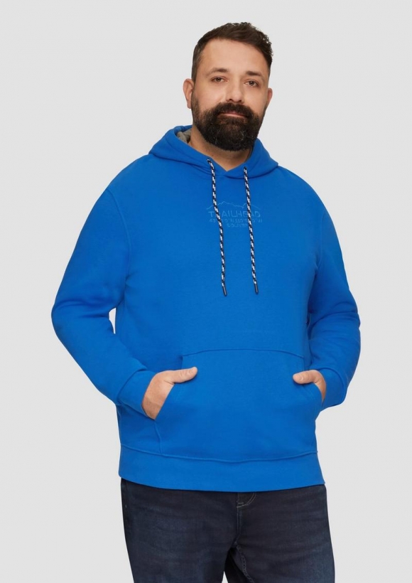 s.Oliver Hoodie mit Kängurutasche und Stickerei - royalblau