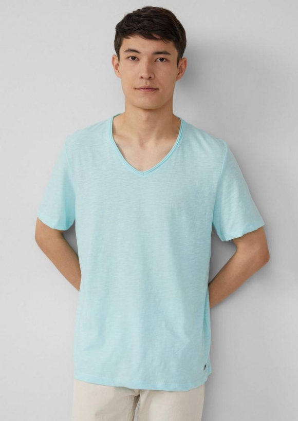 s.Oliver Luftiges T-Shirt mit V-Ausschnitt und Flammgarnstruktur - minze
