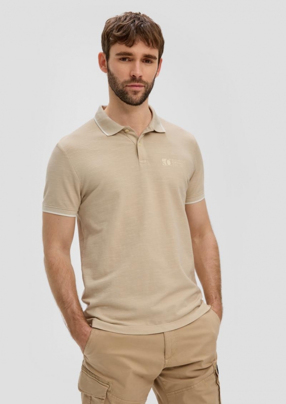 s.Oliver Poloshirt mit Piquêstruktur und Logo-Print - beige