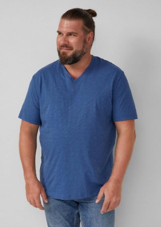 s.Oliver T-Shirt mit Label-Patch und V-Ausschnitt - royalblau