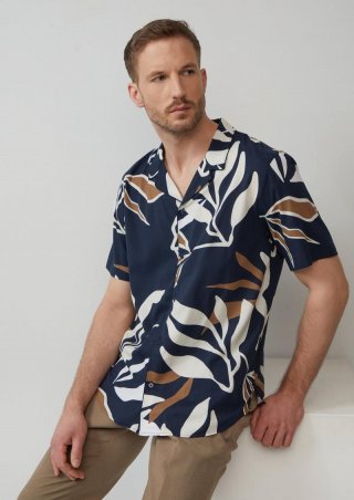 s.Oliver Resort Fit: Gemustertes Kurzarmhemd aus Viskosemix - navy