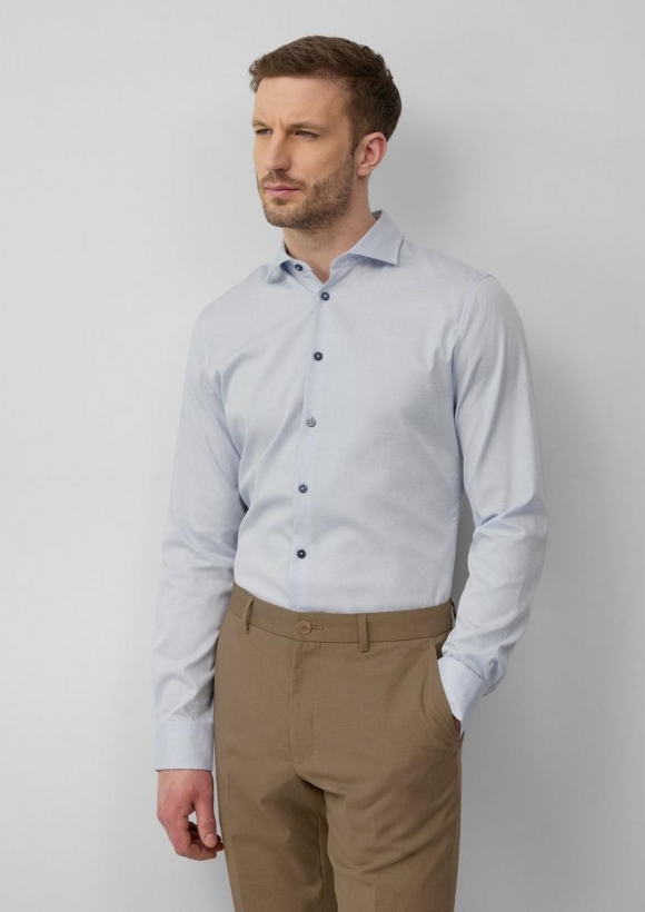 s.Oliver Tailored Fit: Fein gemustertes Langarmhemd mit Haifisch-Kragen - navy