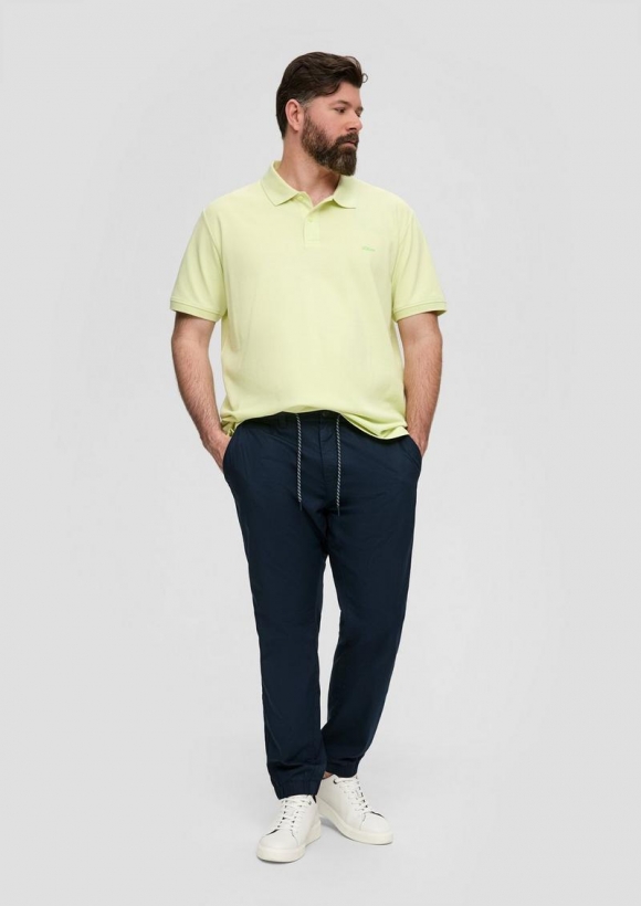 s.Oliver Baumwoll-Hose mit elastischem Bund und Print-Detail - navy