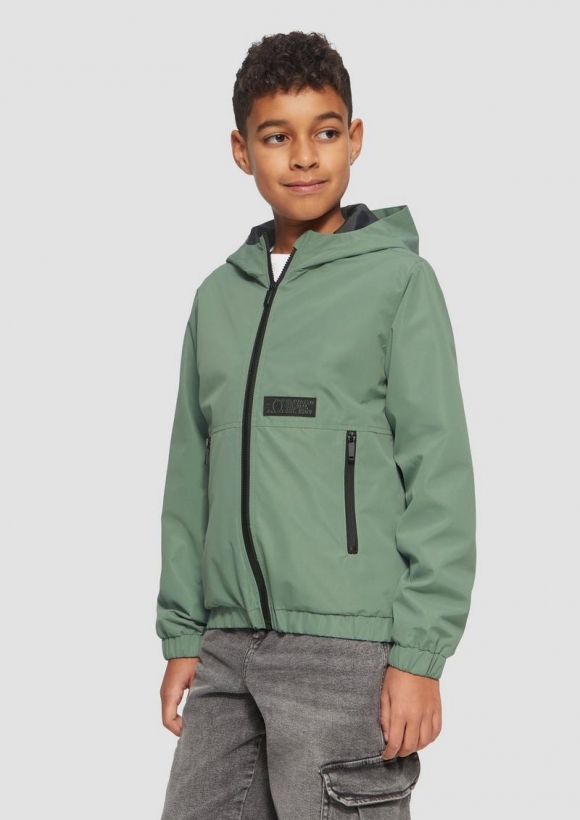 s.Oliver Leichte Jacke mit Kapuze und Kontrastdetails - salbeigrün