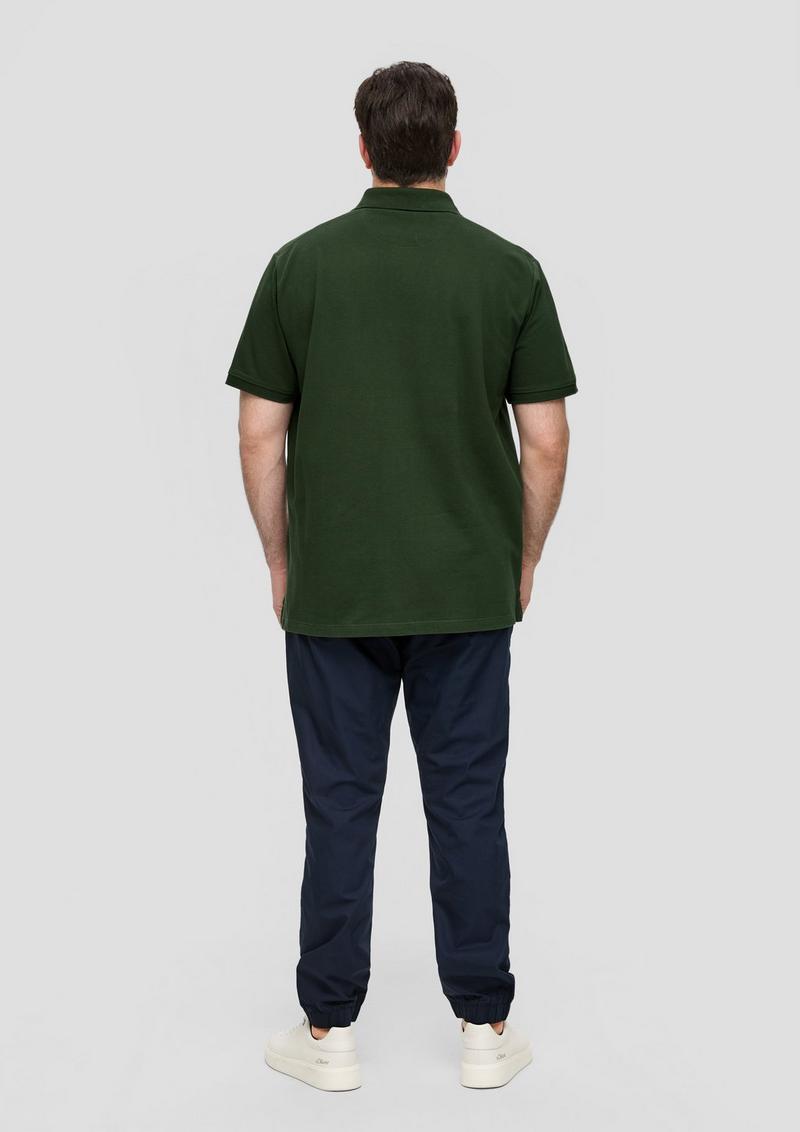 s.Oliver Poloshirt mit kleinem Label-Print - tannengrün